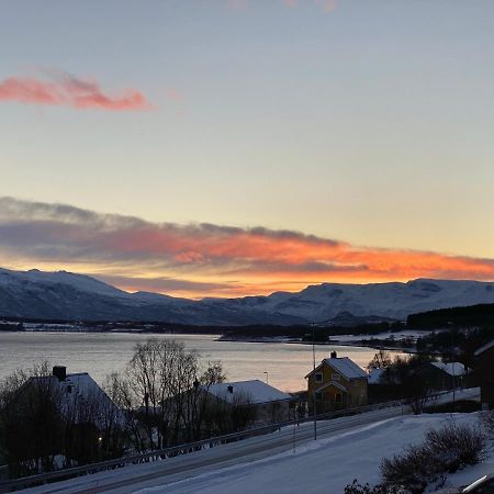 Lyngen, Mackay appartment, Lyngen Lyngseidet Buitenkant foto