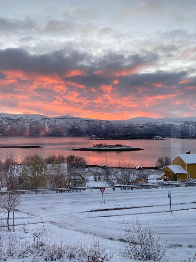 Lyngen, Mackay appartment, Lyngen Lyngseidet Buitenkant foto