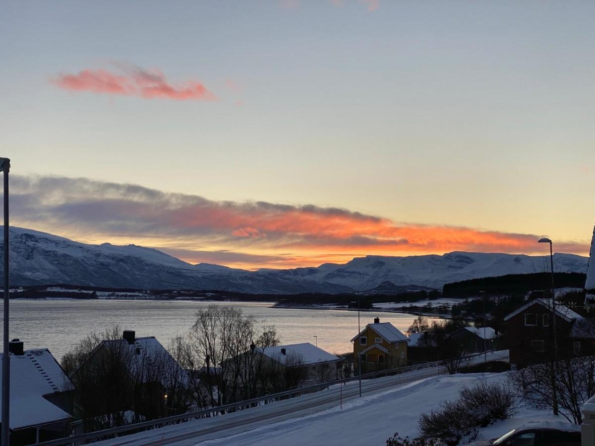 Lyngen, Mackay appartment, Lyngen Lyngseidet Buitenkant foto